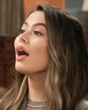 Miranda Cosgrove #Kh8CzuUGED
