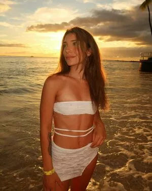 Nadia Amine #6oJpp4J2bM