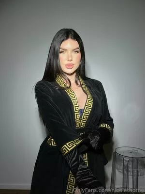 Nicole Thorne #RDVZW9gX6t