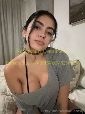 Noelle Emily #0EmAAMNQxz