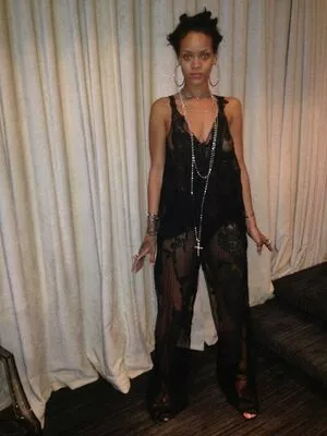 Rihanna Onlyfans Leaked Nude Image #0EbMsWYRNc