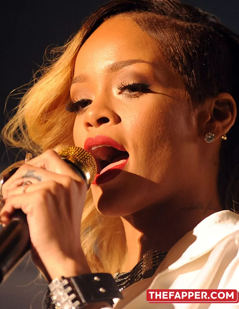 Rihanna  Onlyfans Leaked Nude Image #6dQqorTqJ5