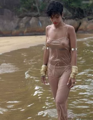 Rihanna Onlyfans Leaked Nude Image #9ebV3N0vi9