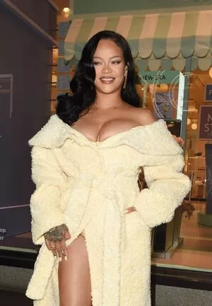 Rihanna Onlyfans Leaked Nude Image #FVFe2HgnWz