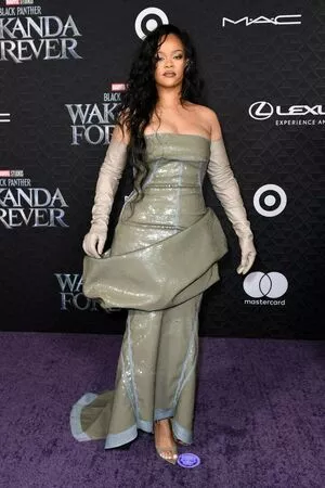 Rihanna Onlyfans Leaked Nude Image #H5SENnjgBj