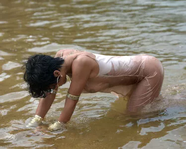 Rihanna Onlyfans Leaked Nude Image #HaWxKb8E7L