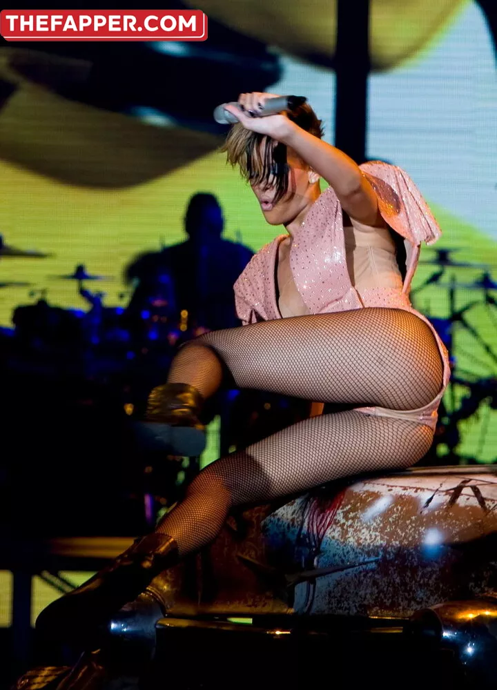 Rihanna  Onlyfans Leaked Nude Image #JtpKWk6Iz1