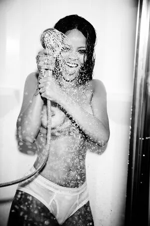 Rihanna Onlyfans Leaked Nude Image #KjbvQ175WA