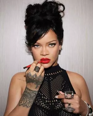 Rihanna #MeZvcJwTs4
