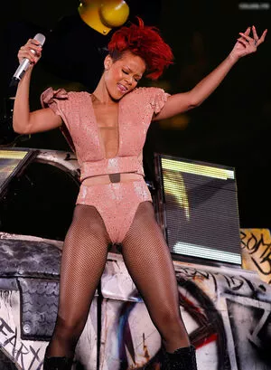 Rihanna Onlyfans Leaked Nude Image #NfqpZnxTIq