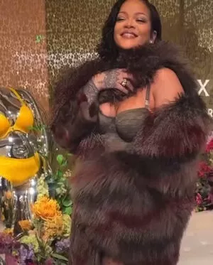 Rihanna Onlyfans Leaked Nude Image #Pg5FcBCmd4