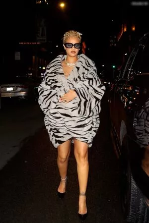 Rihanna Onlyfans Leaked Nude Image #PqQHxW7R6Q