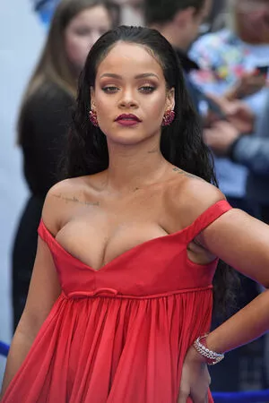 Rihanna Onlyfans Leaked Nude Image #SBK5a4O7p7