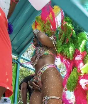 Rihanna Onlyfans Leaked Nude Image #aV0A26TpMG