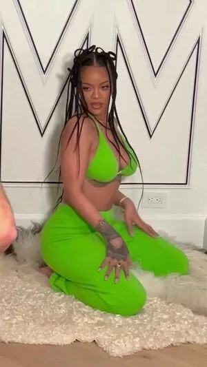 Rihanna Onlyfans Leaked Nude Image #agnCs1MZEN