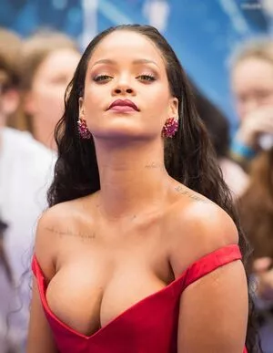 Rihanna Onlyfans Leaked Nude Image #cubkWujkpR
