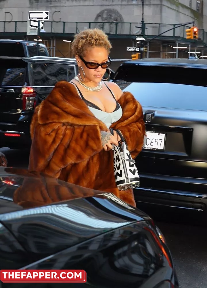 Rihanna  Onlyfans Leaked Nude Image #gBahA5UM88