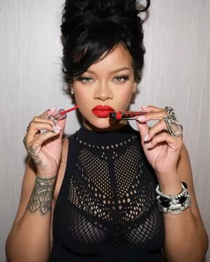 Rihanna #i8UGl2Urjg