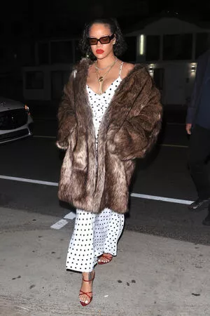 Rihanna Onlyfans Leaked Nude Image #mpnbGidkTW