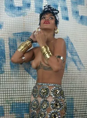 Rihanna Onlyfans Leaked Nude Image #tiNQGIpAMQ