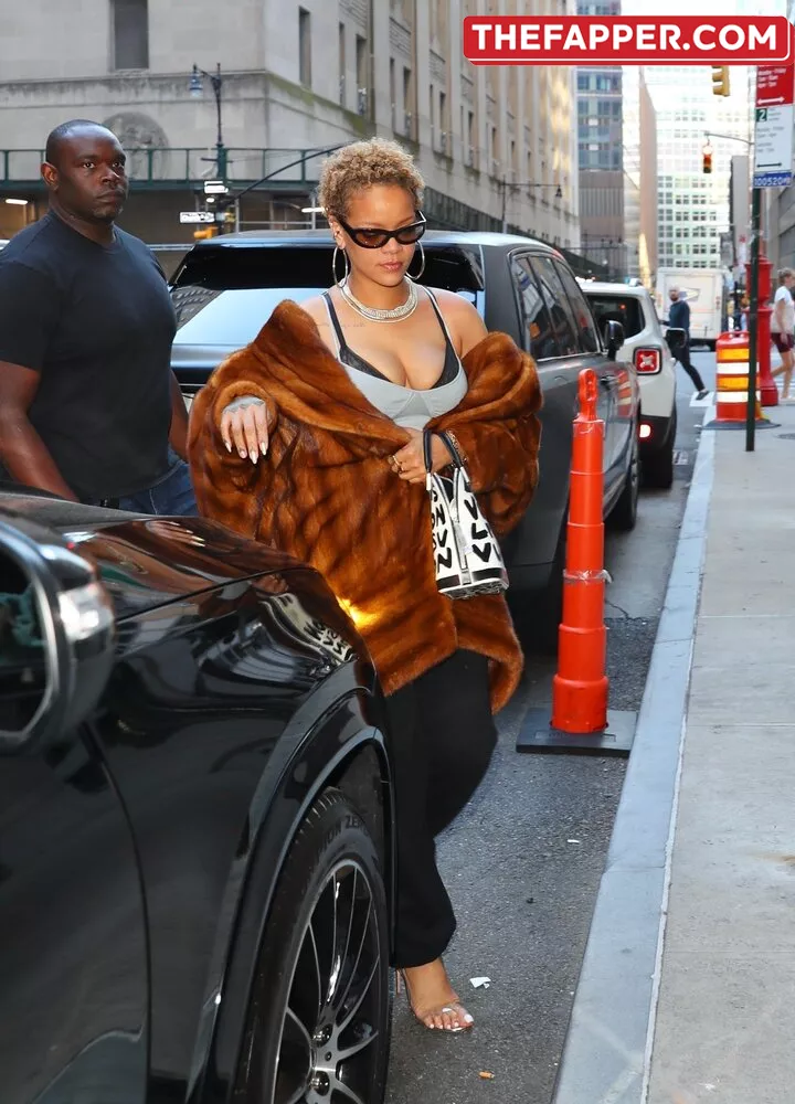 Rihanna  Onlyfans Leaked Nude Image #vaDOzB7cMU
