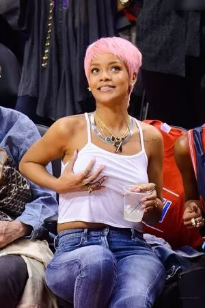 Rihanna Onlyfans Leaked Nude Image #weoQcq19AD