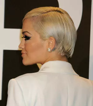 Rita Ora #xvI6J5k4h6