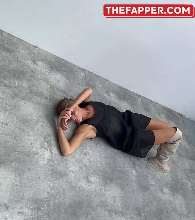 Rosie Huntington Whiteley  Onlyfans Leaked Nude Image #afWIMMSTCY