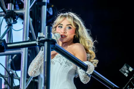 Sabrina Carpenter Onlyfans Leaked Nude Image #5uepNOiZTh