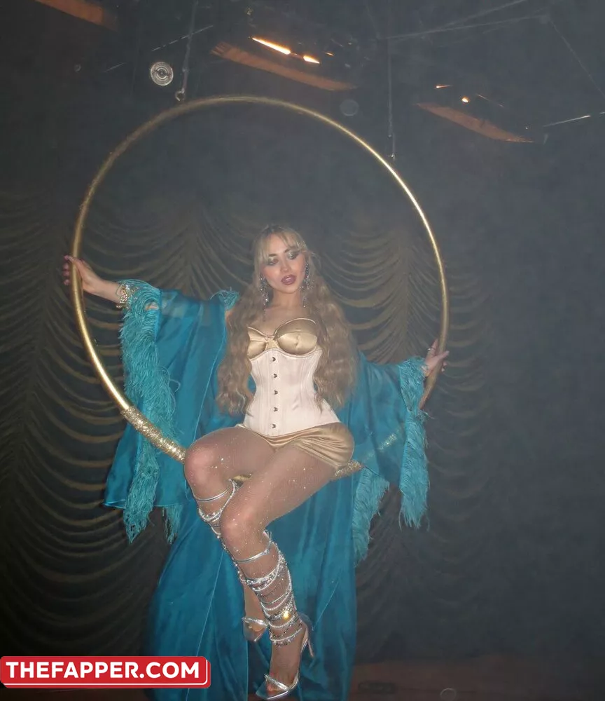 Sabrina Carpenter  Onlyfans Leaked Nude Image #ArRL1E5CU1