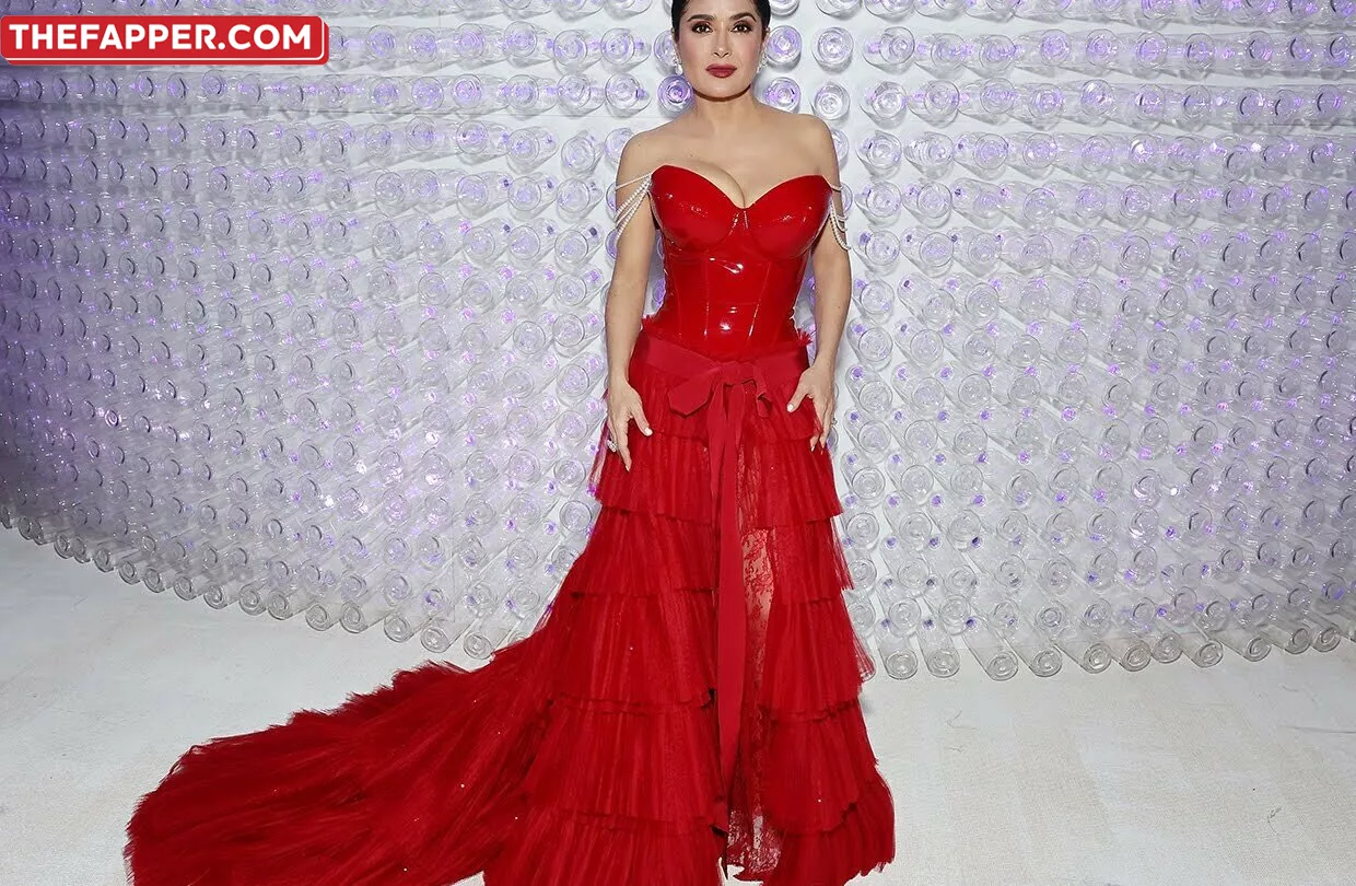 Salma Hayek  Onlyfans Leaked Nude Image #3McLYD6Oz5
