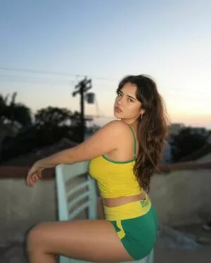Sarah Curr #OMFPPGez9P