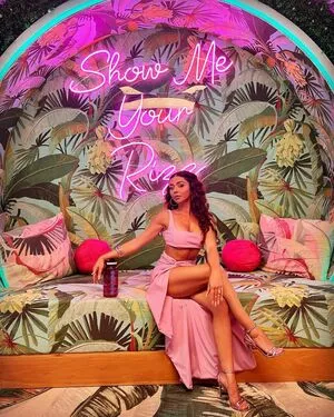 Sarah Hyland #8breUTN9hD