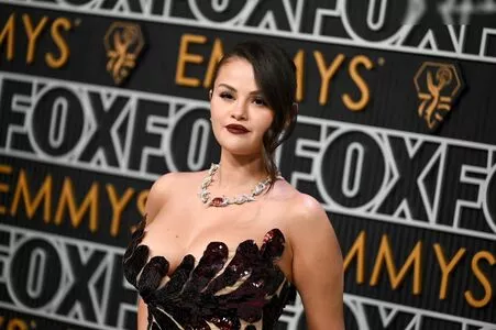 Selena Gomez Onlyfans Leaked Nude Image #9MGbvns7vn