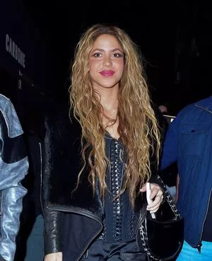 Shakira #hyD9F1BGEK