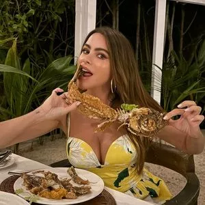 Sofia Vergara #Hha4ZzZdx5
