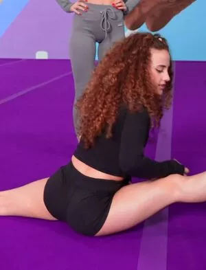 Sofie Dossi #0gdcwcJPnb