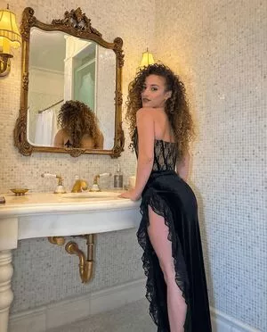 Sofie Dossi #2IBItgW9Zm
