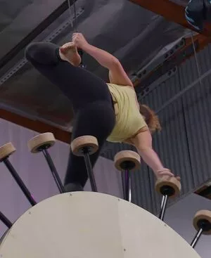 Sofie Dossi #dWv3WQP1Oe