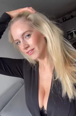 Sophie #UlEP8xnLAH
