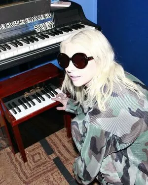 Taylor Momsen #KUC1tVVV8N