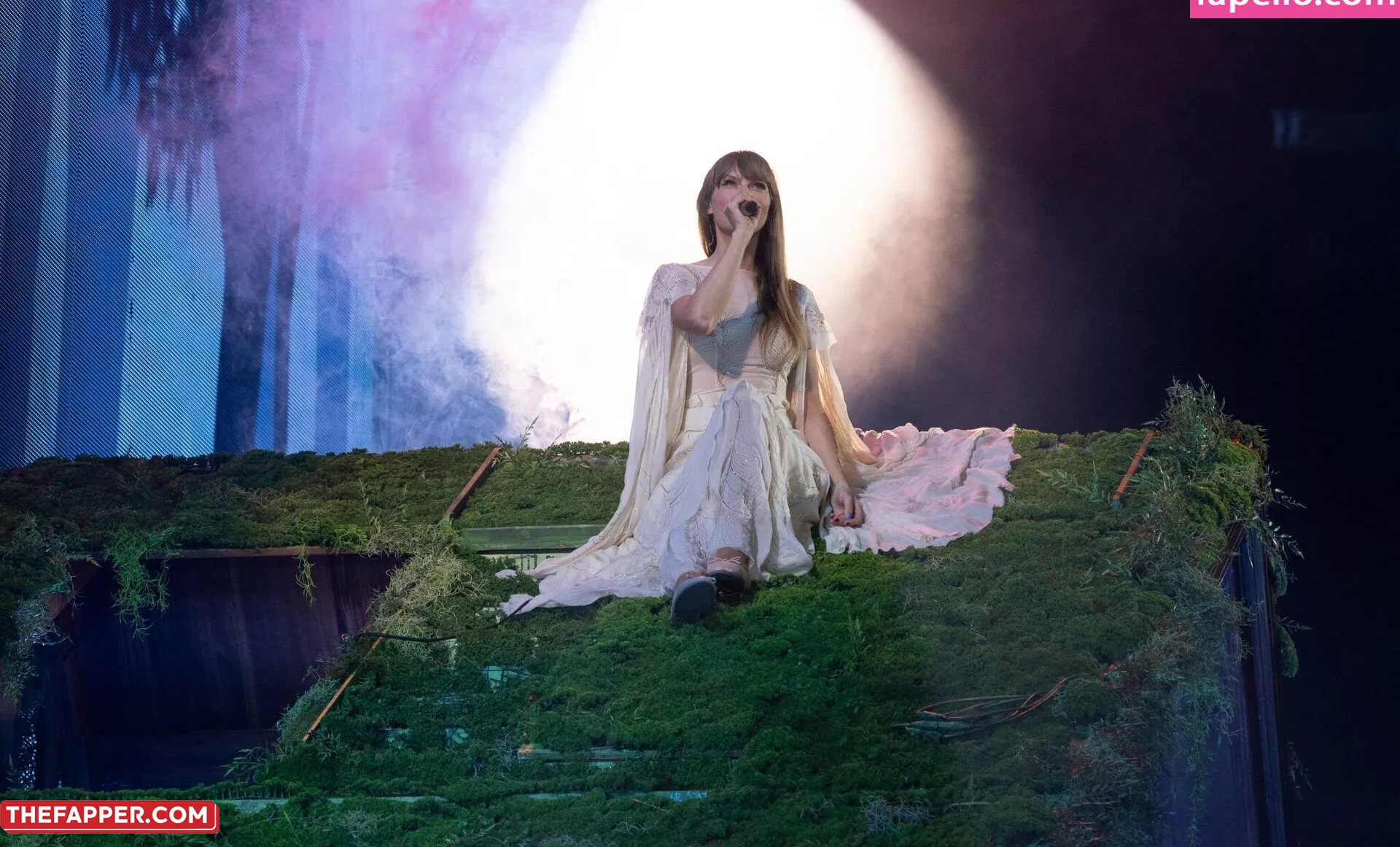 Taylor Swift  Onlyfans Leaked Nude Image #6QIKddOAx1