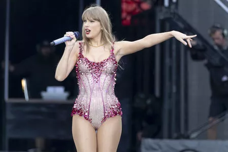 Taylor Swift Onlyfans Leaked Nude Image #7rngQ41qA2