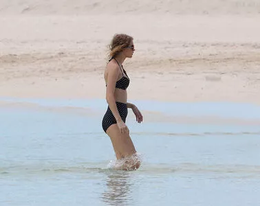 Taylor Swift #Xw0WYqRapB