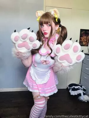 Thecutestkittycat #VVTVo7AMgy