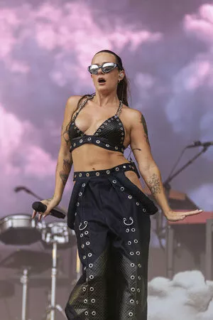 Tove Lo #J3Z1f4aPM9