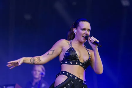 Tove Lo #Pb7ckuR7BE