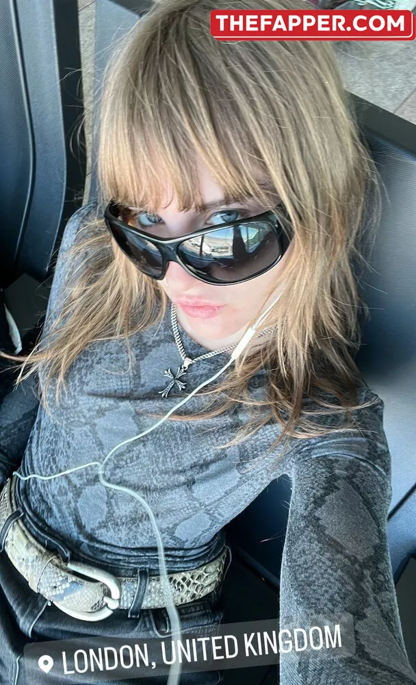 Victoria De Angelis  Onlyfans Leaked Nude Image #36eO667Zx7