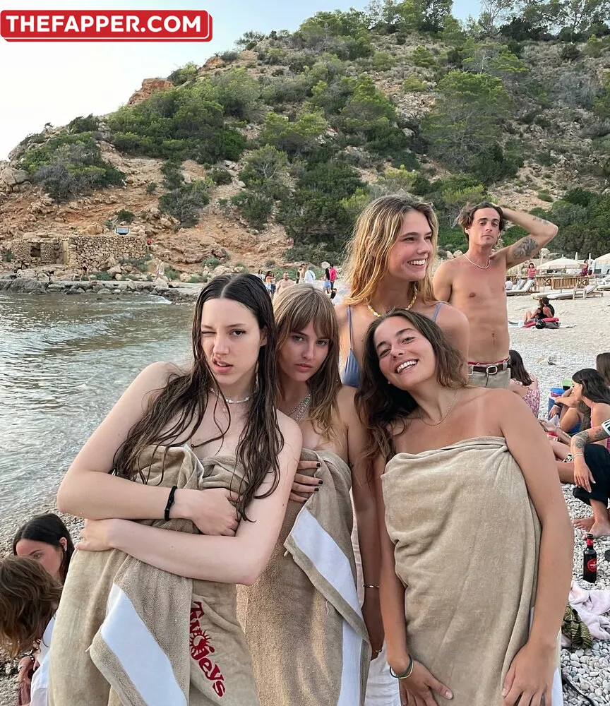 Victoria De Angelis  Onlyfans Leaked Nude Image #famM2BIxLl
