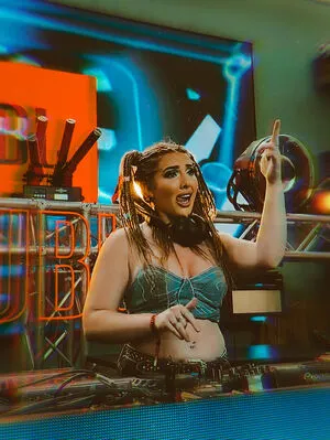 Yourlesbianfantasyy #CC8C2G6Evy